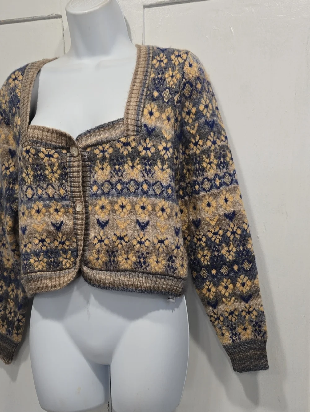 ZARA JACQUIRD CARDIGAN SWEATER.. SIZE SMALL.. #7960 - Picture 3 of 7